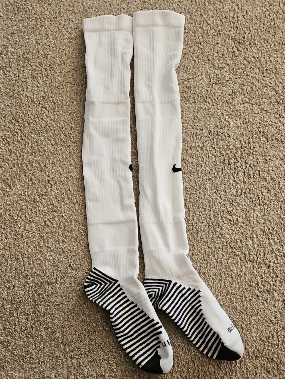 Nike Strike Knee-High Socks White/Black Size Medium